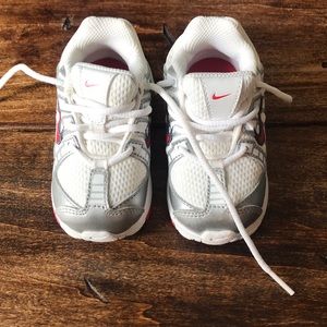 Baby Nike shoes size 4.5